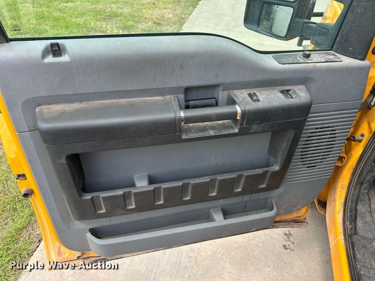 image for item EQ4738 2015 Ford F350 Super Duty pickup truck cab and chassis