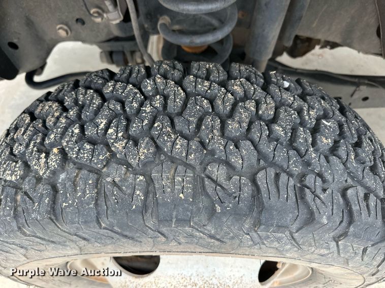 image for item EQ4738 2015 Ford F350 Super Duty pickup truck cab and chassis