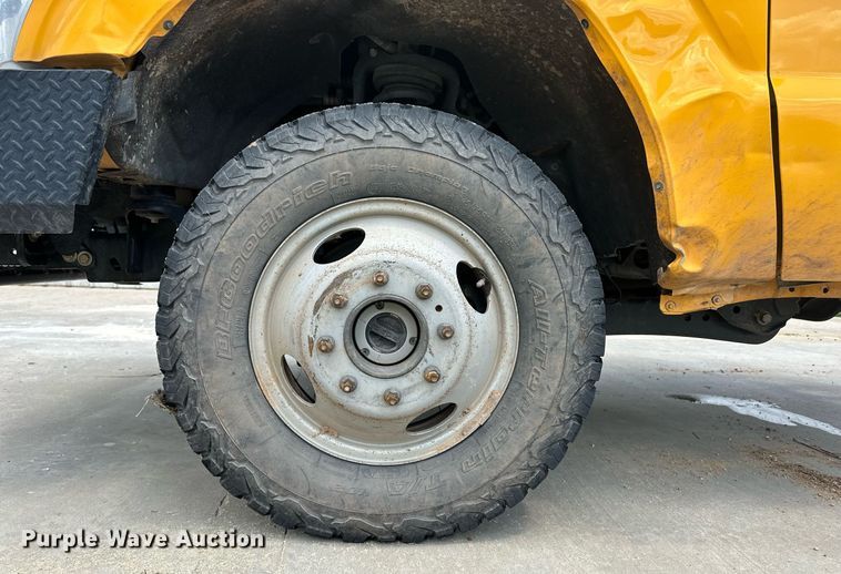 image for item EQ4738 2015 Ford F350 Super Duty pickup truck cab and chassis