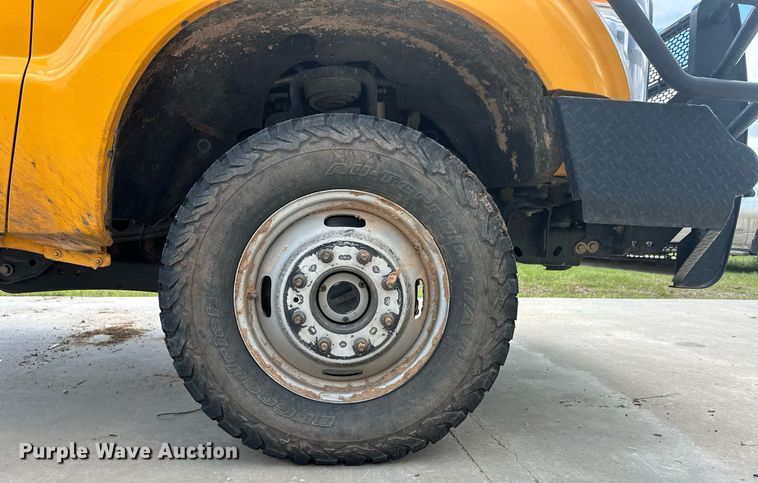 image for item EQ4738 2015 Ford F350 Super Duty pickup truck cab and chassis