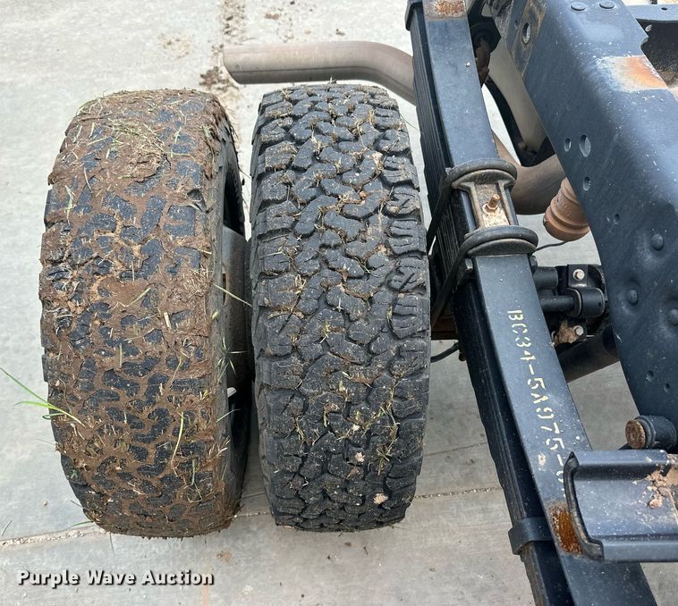 image for item EQ4738 2015 Ford F350 Super Duty pickup truck cab and chassis