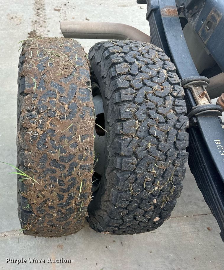 image for item EQ4738 2015 Ford F350 Super Duty pickup truck cab and chassis