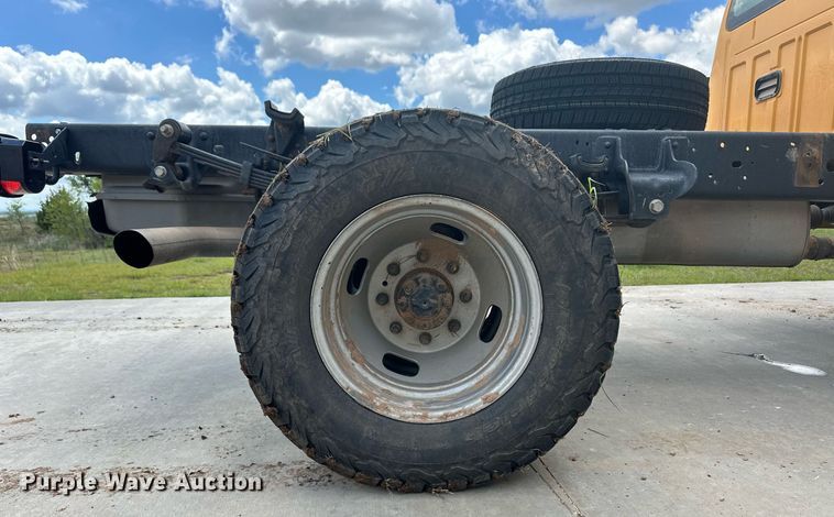 image for item EQ4738 2015 Ford F350 Super Duty pickup truck cab and chassis