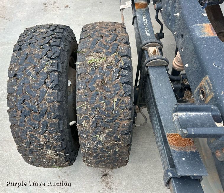 image for item EQ4738 2015 Ford F350 Super Duty pickup truck cab and chassis