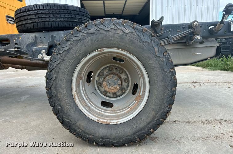 image for item EQ4738 2015 Ford F350 Super Duty pickup truck cab and chassis