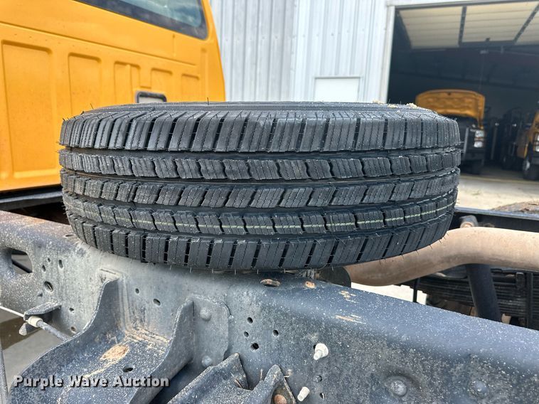 image for item EQ4738 2015 Ford F350 Super Duty pickup truck cab and chassis