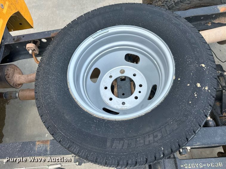 image for item EQ4738 2015 Ford F350 Super Duty pickup truck cab and chassis