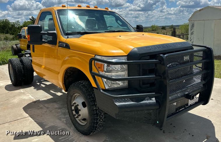 image for item EQ4739 2015 Ford F350 Super Duty pickup truck cab and chassis