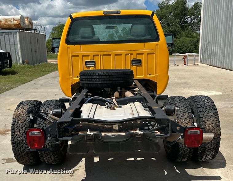 image for item EQ4739 2015 Ford F350 Super Duty pickup truck cab and chassis