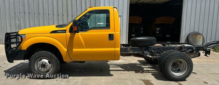 image for item EQ4739 2015 Ford F350 Super Duty pickup truck cab and chassis