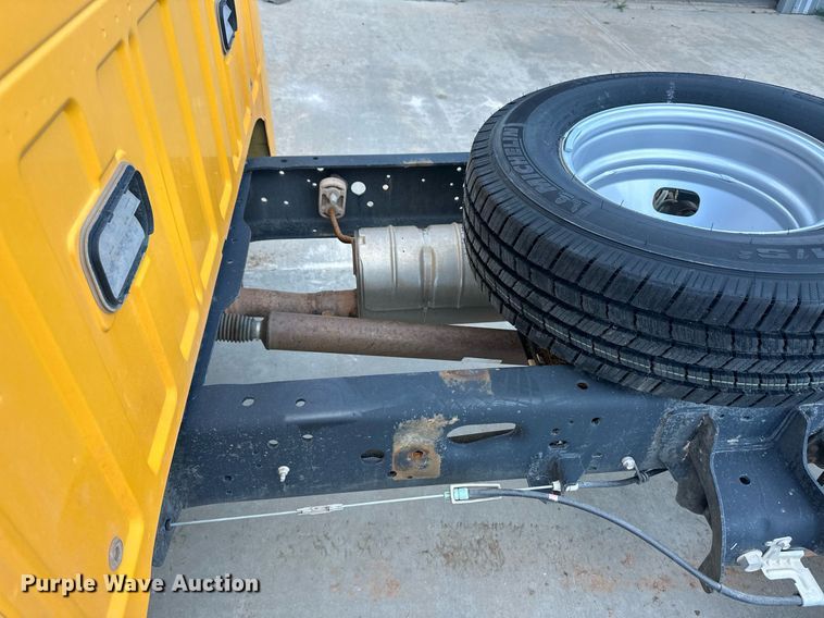 image for item EQ4739 2015 Ford F350 Super Duty pickup truck cab and chassis