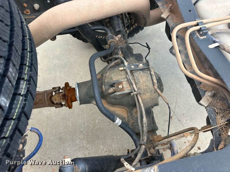 image for item EQ4739 2015 Ford F350 Super Duty pickup truck cab and chassis