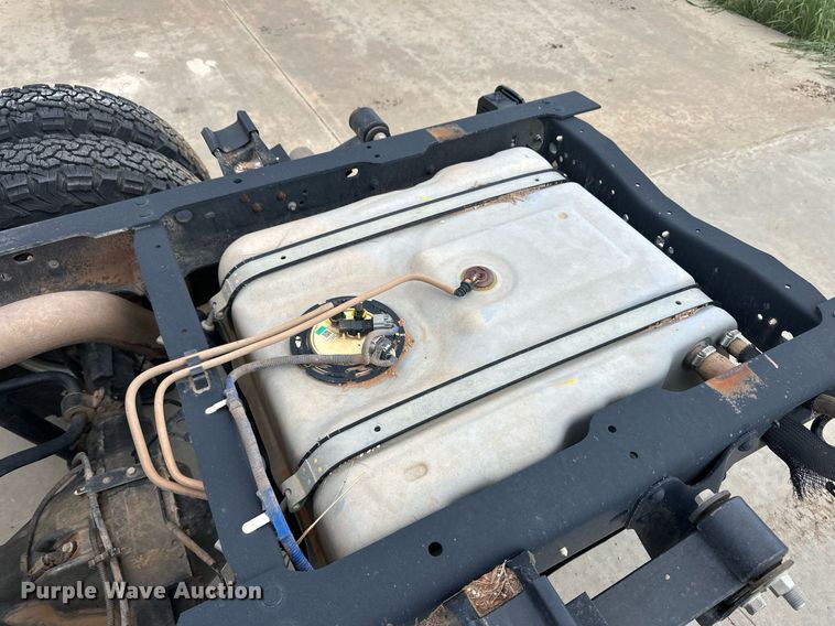 image for item EQ4739 2015 Ford F350 Super Duty pickup truck cab and chassis