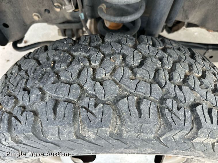 image for item EQ4739 2015 Ford F350 Super Duty pickup truck cab and chassis