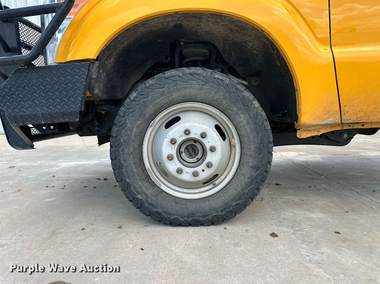 image for item EQ4739 2015 Ford F350 Super Duty pickup truck cab and chassis