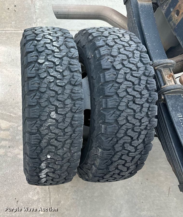 image for item EQ4739 2015 Ford F350 Super Duty pickup truck cab and chassis