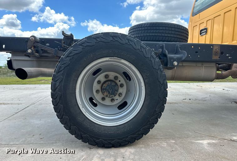 image for item EQ4739 2015 Ford F350 Super Duty pickup truck cab and chassis