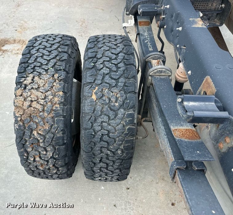 image for item EQ4739 2015 Ford F350 Super Duty pickup truck cab and chassis