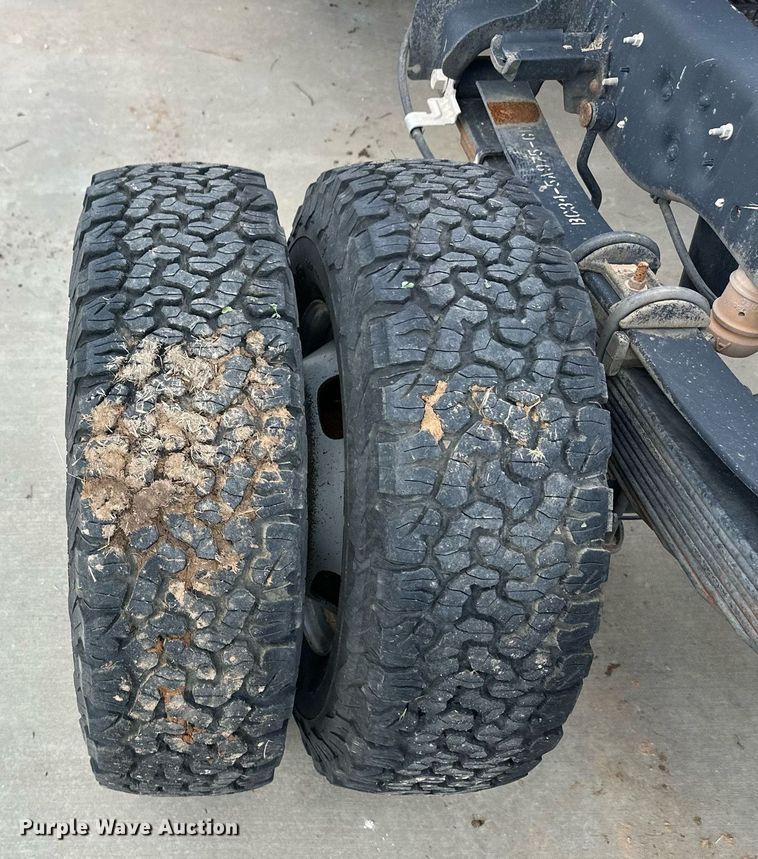 image for item EQ4739 2015 Ford F350 Super Duty pickup truck cab and chassis