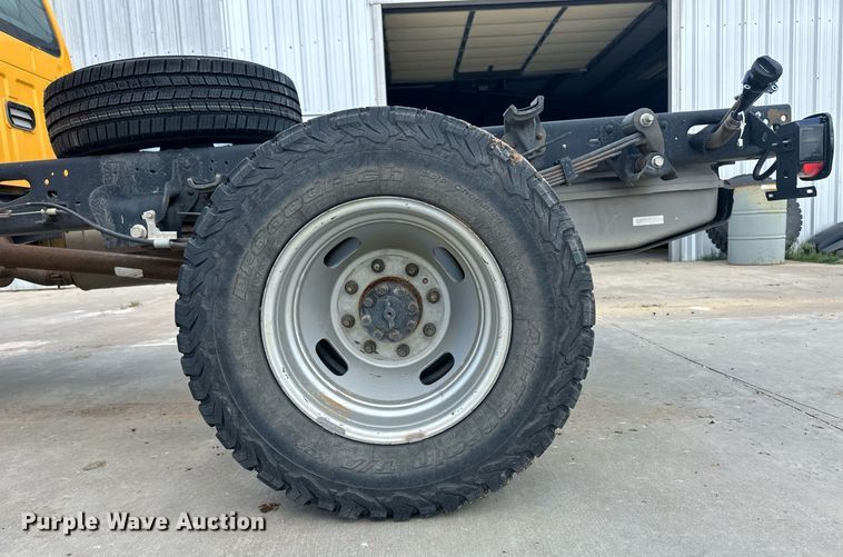 image for item EQ4739 2015 Ford F350 Super Duty pickup truck cab and chassis