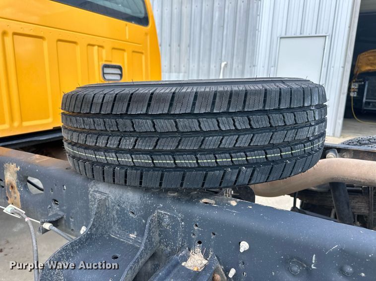 image for item EQ4739 2015 Ford F350 Super Duty pickup truck cab and chassis