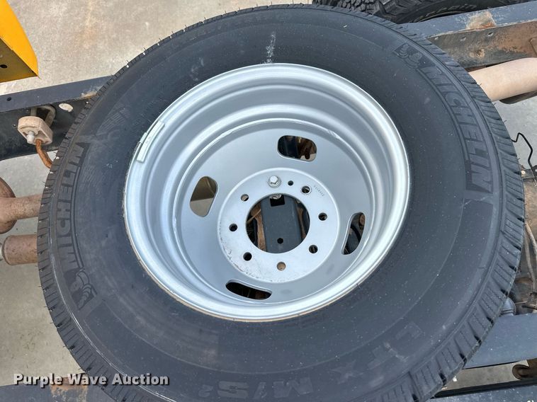 image for item EQ4739 2015 Ford F350 Super Duty pickup truck cab and chassis