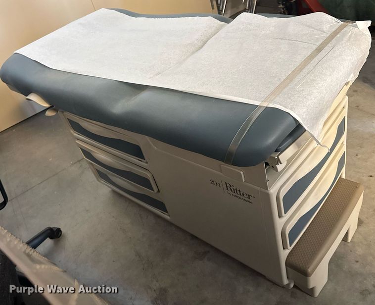 image for item NE9811 Ritter 204 examination table