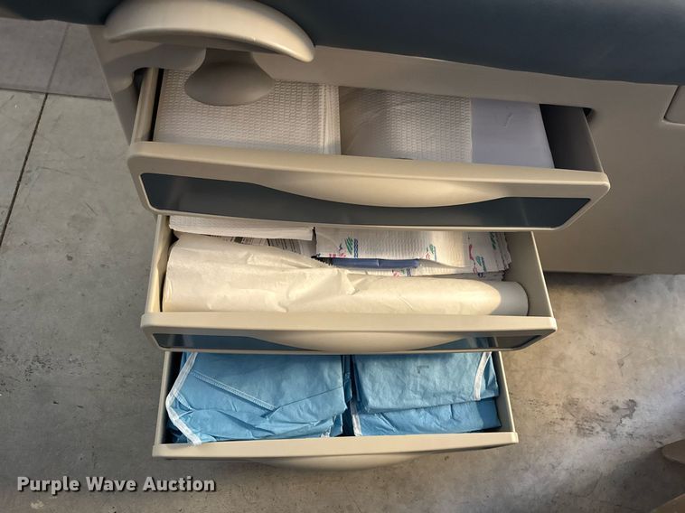 image for item NE9811 Ritter 204 examination table