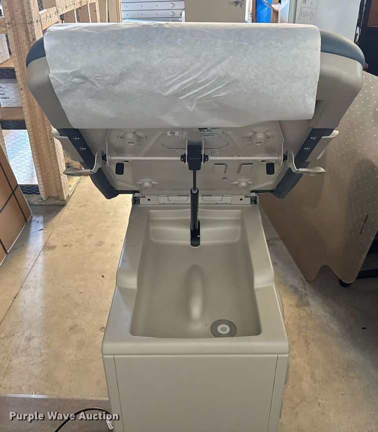 image for item NE9811 Ritter 204 examination table