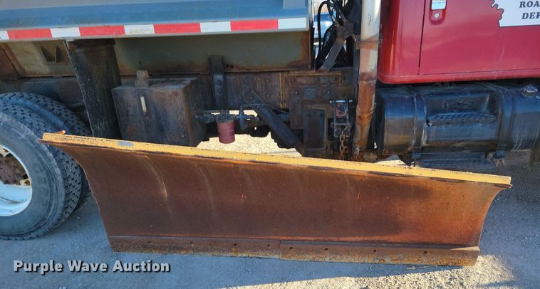 image for item OH9482 1998 International  4800 dump truck