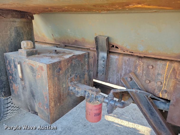 image for item OH9482 1998 International  4800 dump truck