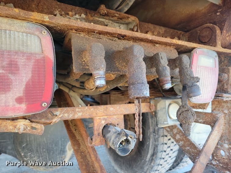 image for item OH9482 1998 International  4800 dump truck