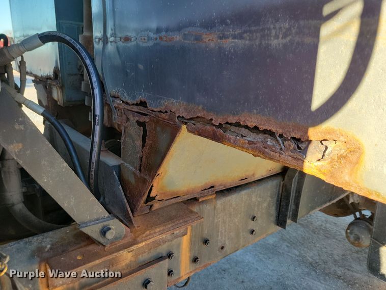 image for item OH9482 1998 International  4800 dump truck