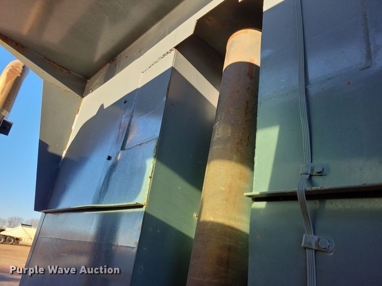 image for item OH9482 1998 International  4800 dump truck