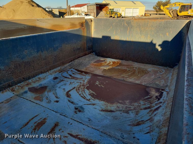 image for item OH9482 1998 International  4800 dump truck