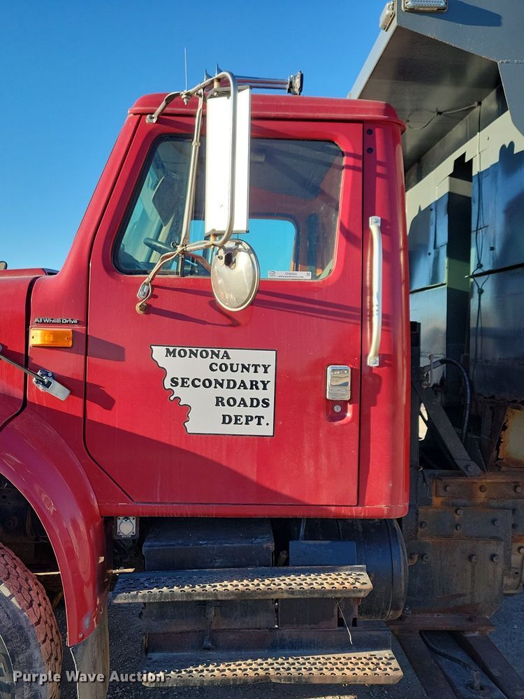 image for item OH9482 1998 International  4800 dump truck