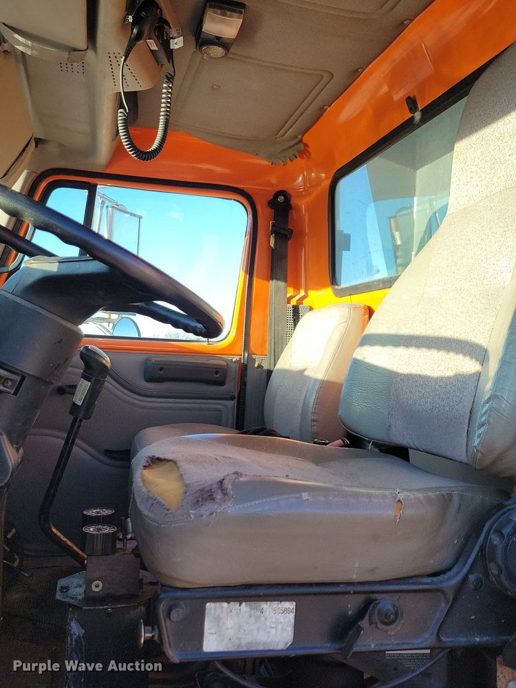 image for item OH9482 1998 International  4800 dump truck