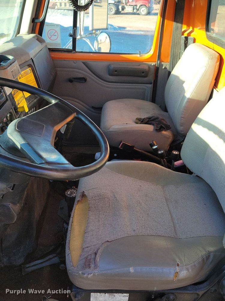 image for item OH9482 1998 International  4800 dump truck