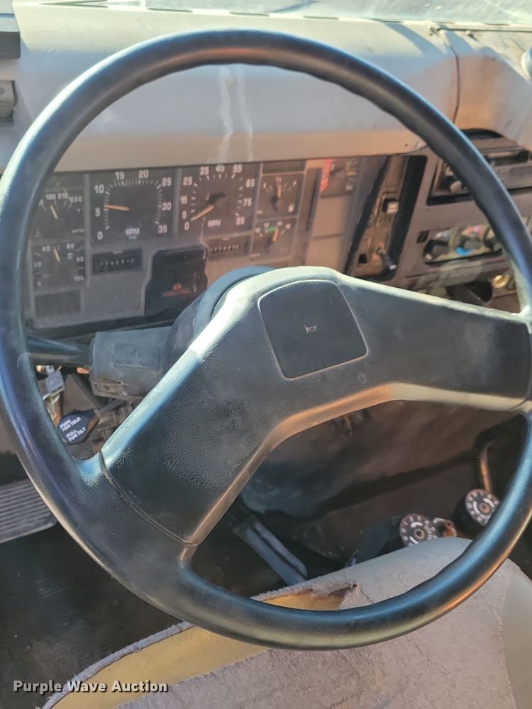 image for item OH9482 1998 International  4800 dump truck