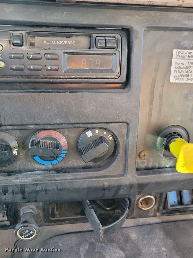 image for item OH9482 1998 International  4800 dump truck