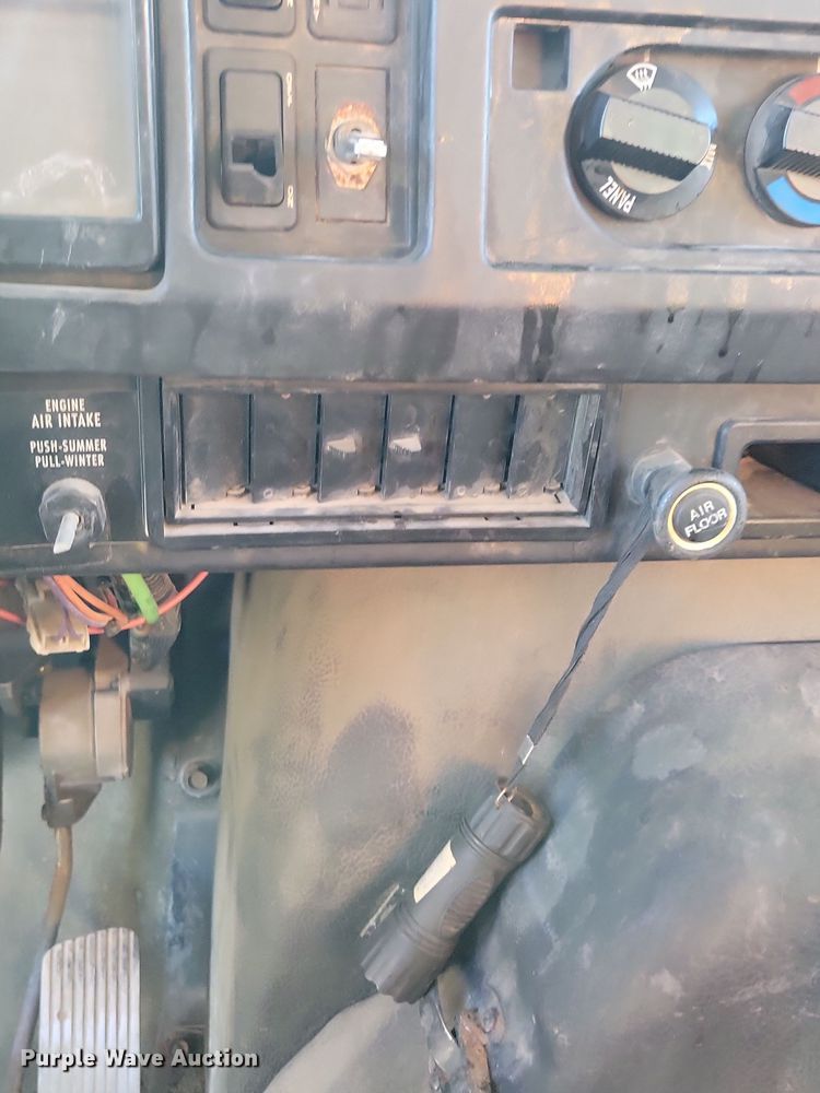 image for item OH9482 1998 International  4800 dump truck