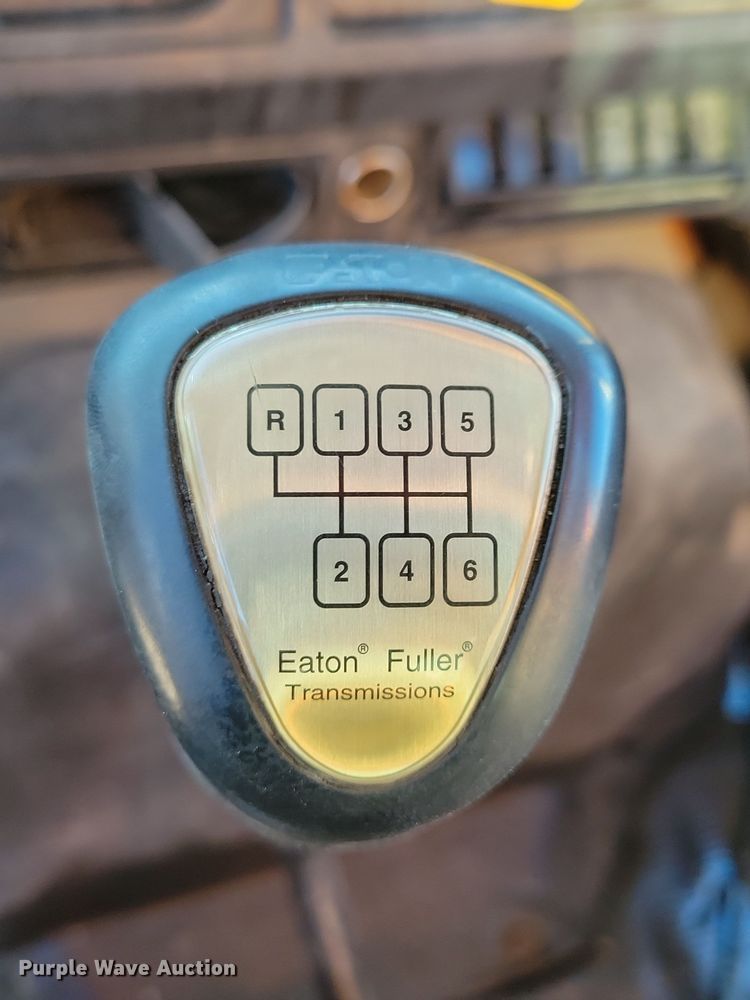 image for item OH9482 1998 International  4800 dump truck