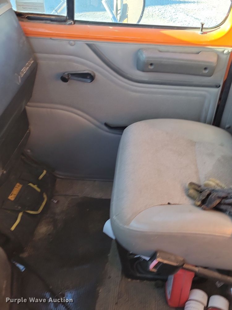 image for item OH9482 1998 International  4800 dump truck