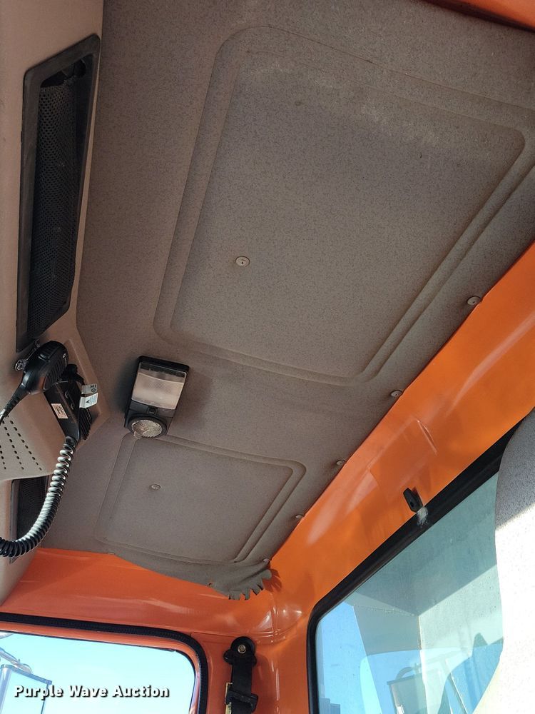 image for item OH9482 1998 International  4800 dump truck