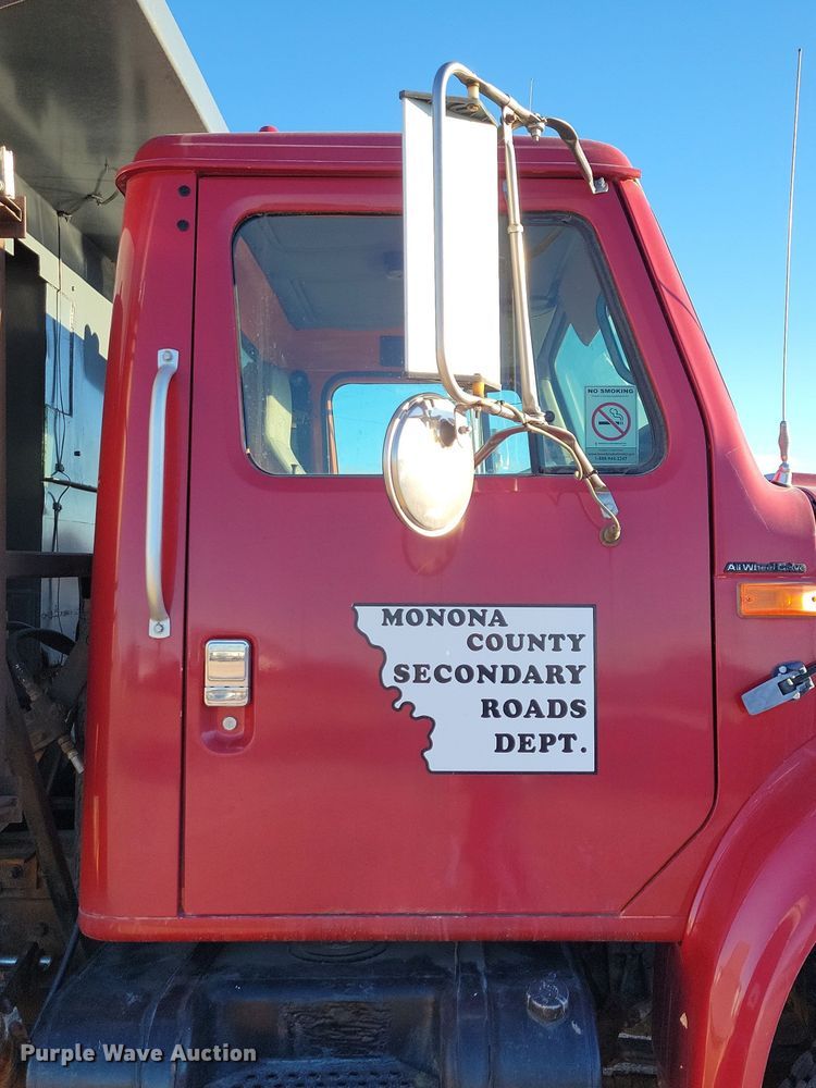 image for item OH9482 1998 International  4800 dump truck