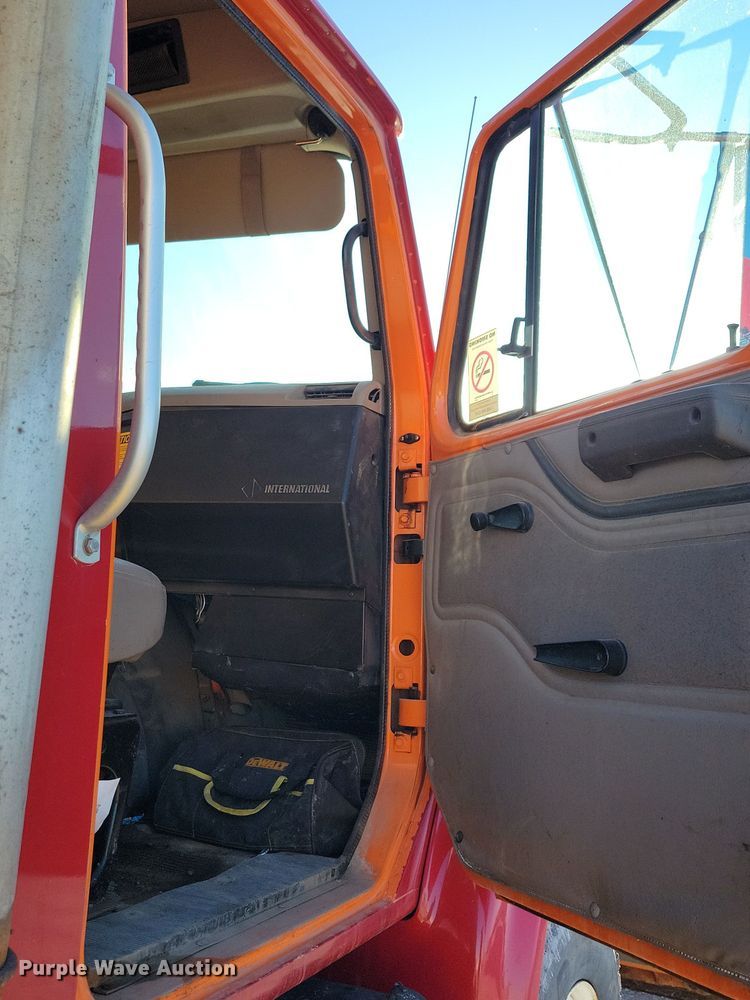 image for item OH9482 1998 International  4800 dump truck