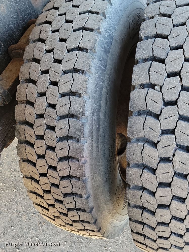 image for item OH9482 1998 International  4800 dump truck