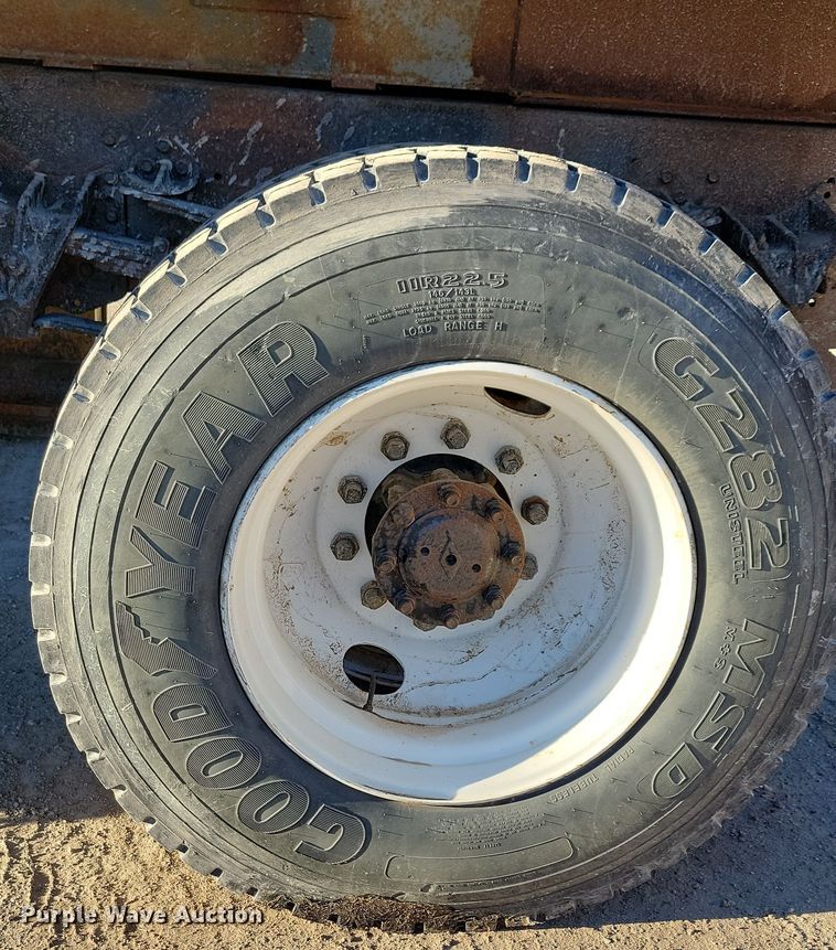 image for item OH9482 1998 International  4800 dump truck