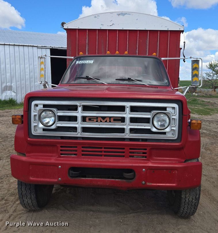 image for item DE2180 1986 GMC 7000 grain truck