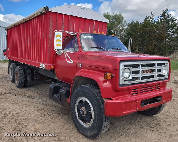 image for item DE2180 1986 GMC 7000 grain truck